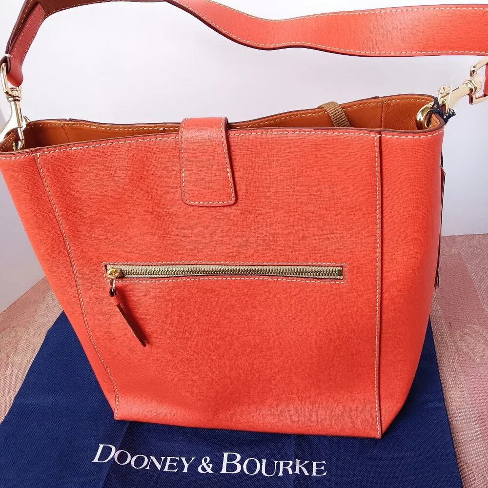 Dooney & Bourke 